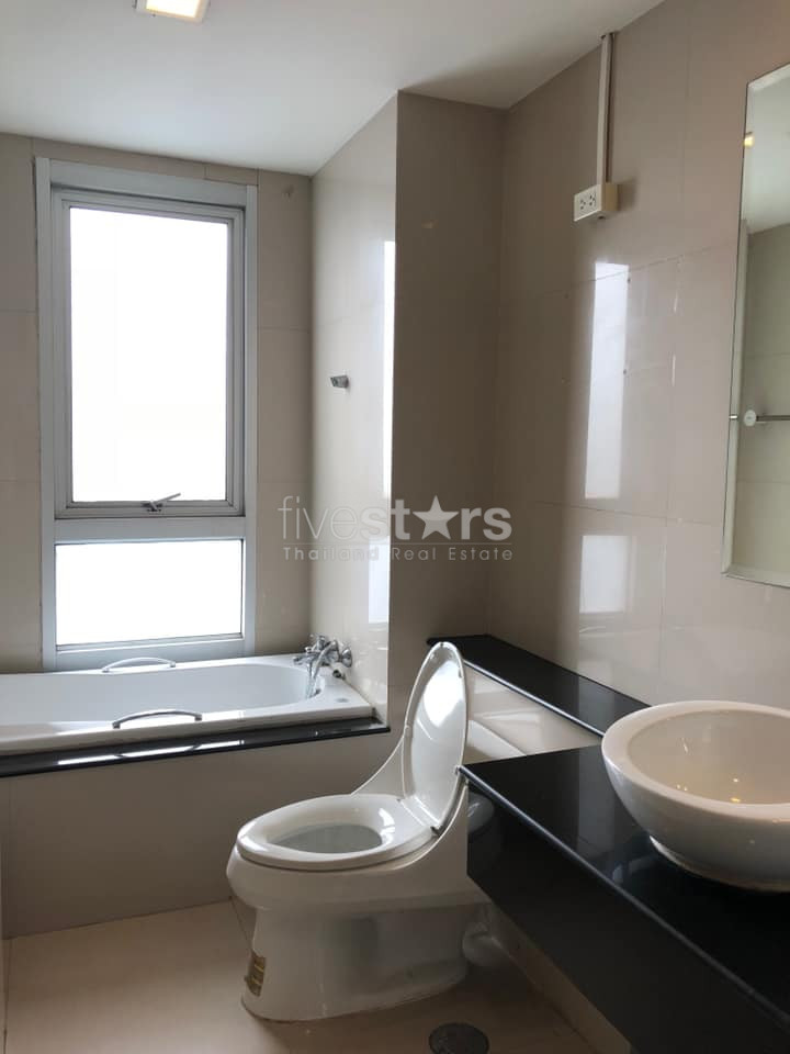 3 bedrooms condo for rent connected to Ekamai BTS, photo 16