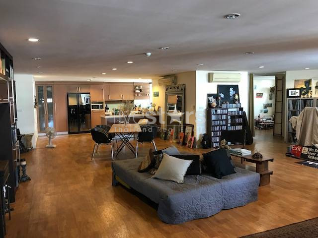 Joli condo de 4 chambres à vendre dans le quartier d'Ekamai