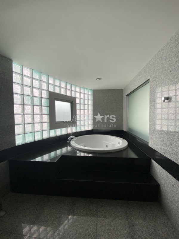 Renovated 3 bedrooms apartment for rent in Prakanong, photo 8
