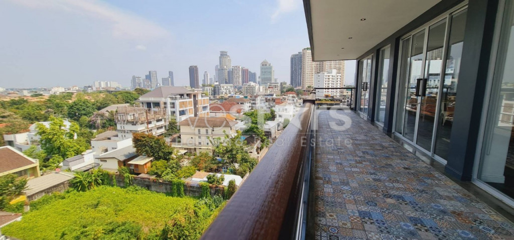 Condo de 4 chambres à louer sur Phra Khanong, photo 3