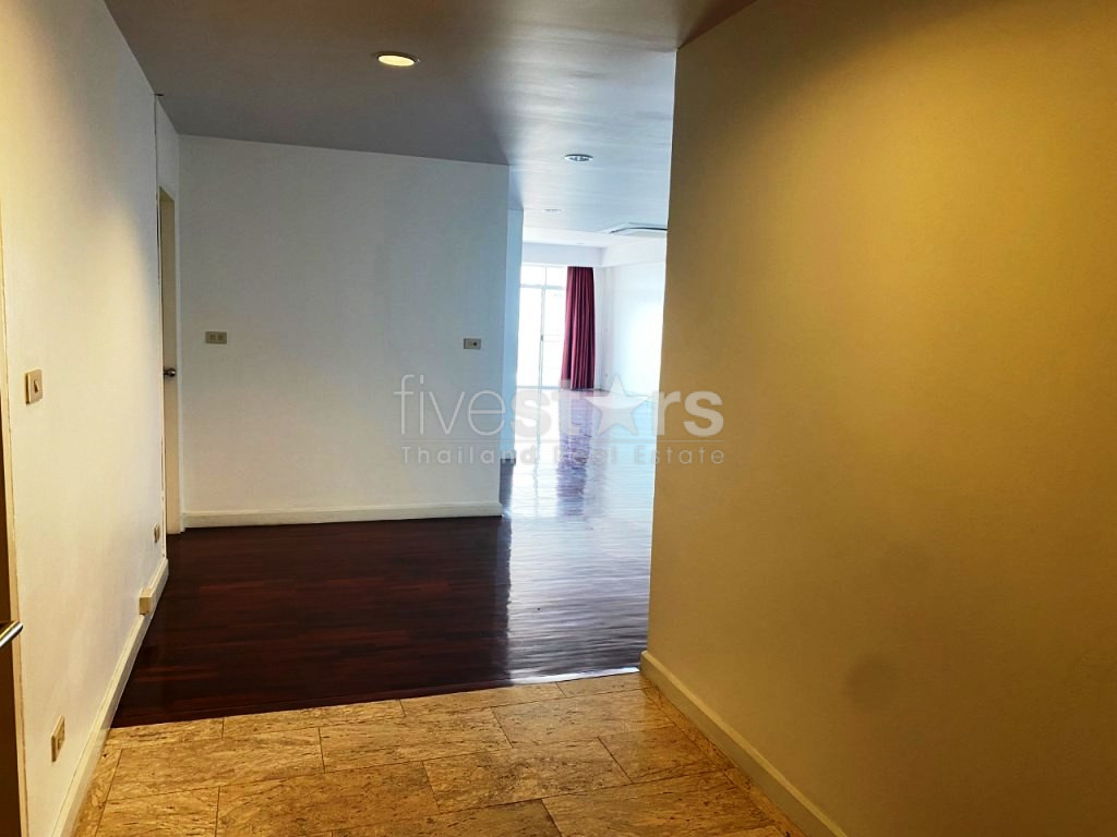 Condo spacieux de 4 chambres à louer sur Ekamai, photo 11