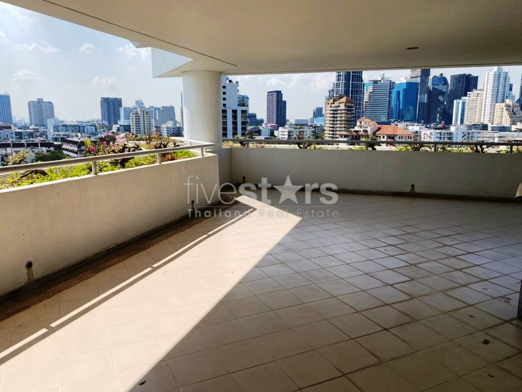 Condo spacieux de 4 chambres à louer sur Ekamai, photo 4