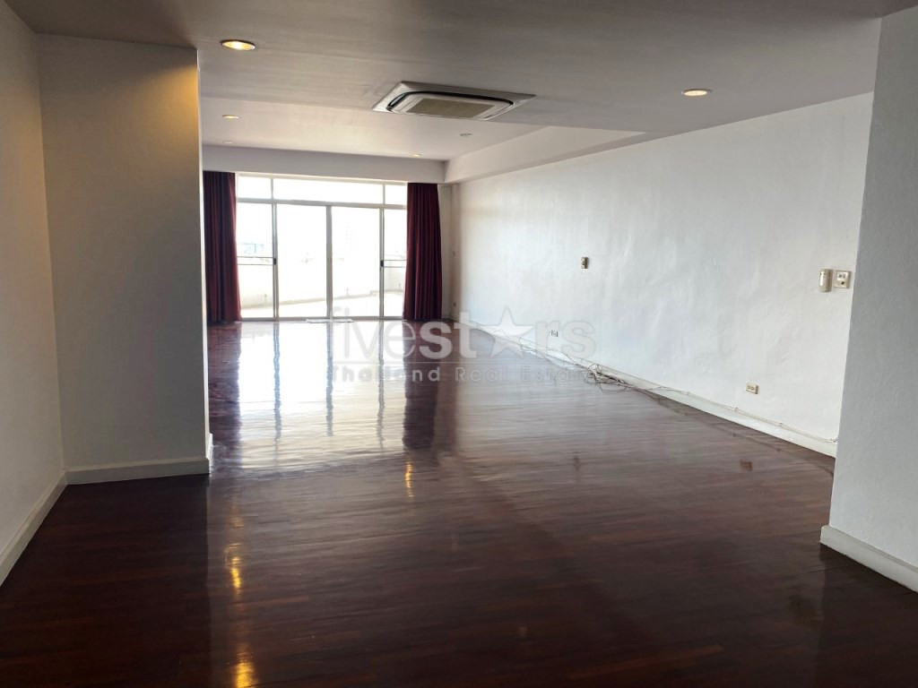 Condo spacieux de 4 chambres à louer sur Ekamai, photo 9