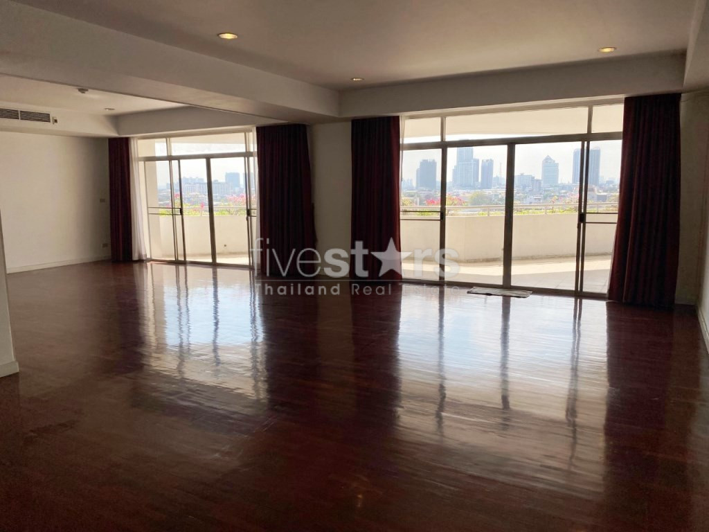 Condo spacieux de 4 chambres à louer sur Ekamai, photo 3