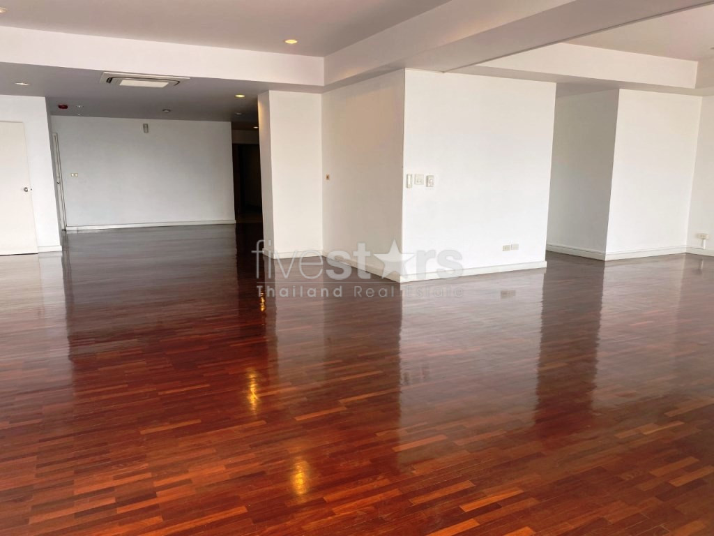 Condo spacieux de 4 chambres à louer sur Ekamai, photo 2