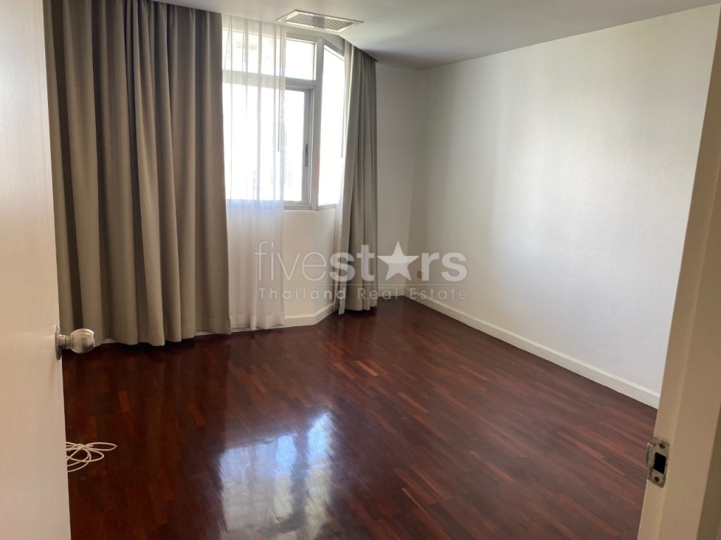 Condo spacieux de 4 chambres à louer sur Ekamai, photo 5