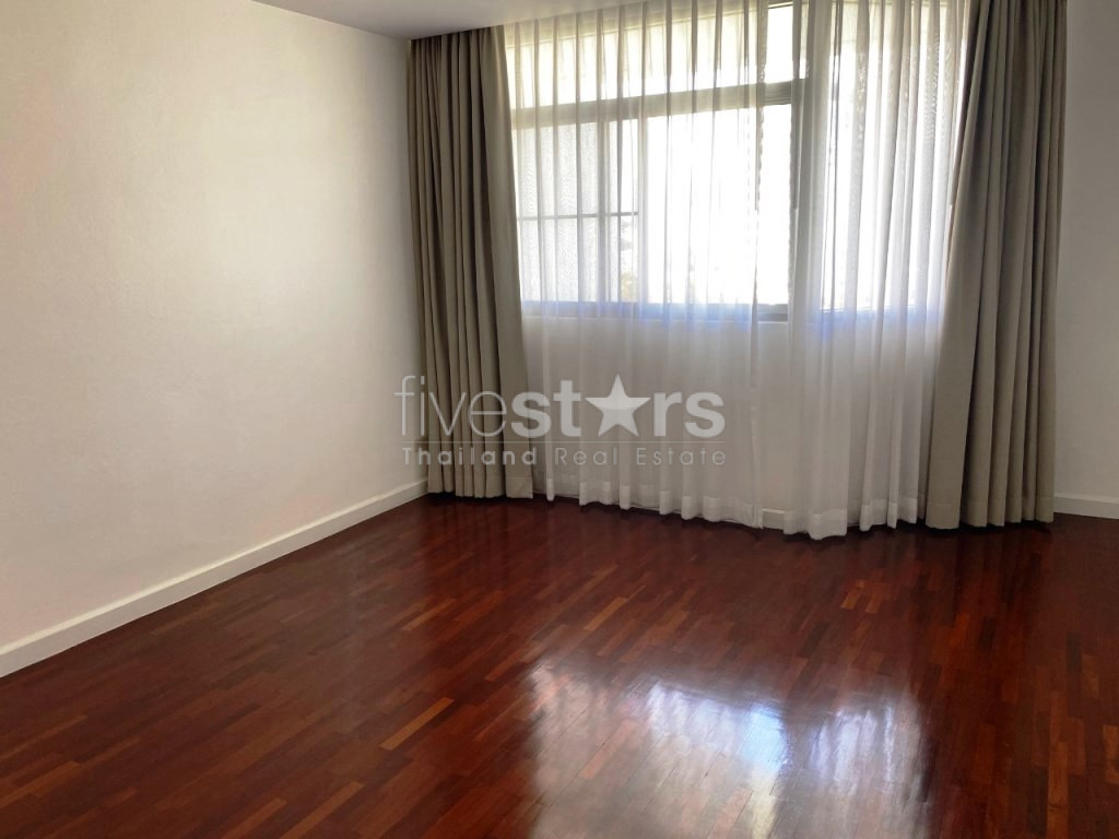 Condo spacieux de 4 chambres à louer sur Ekamai, photo 8