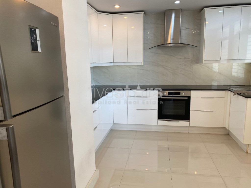 Condo spacieux de 4 chambres à louer sur Ekamai, photo 10