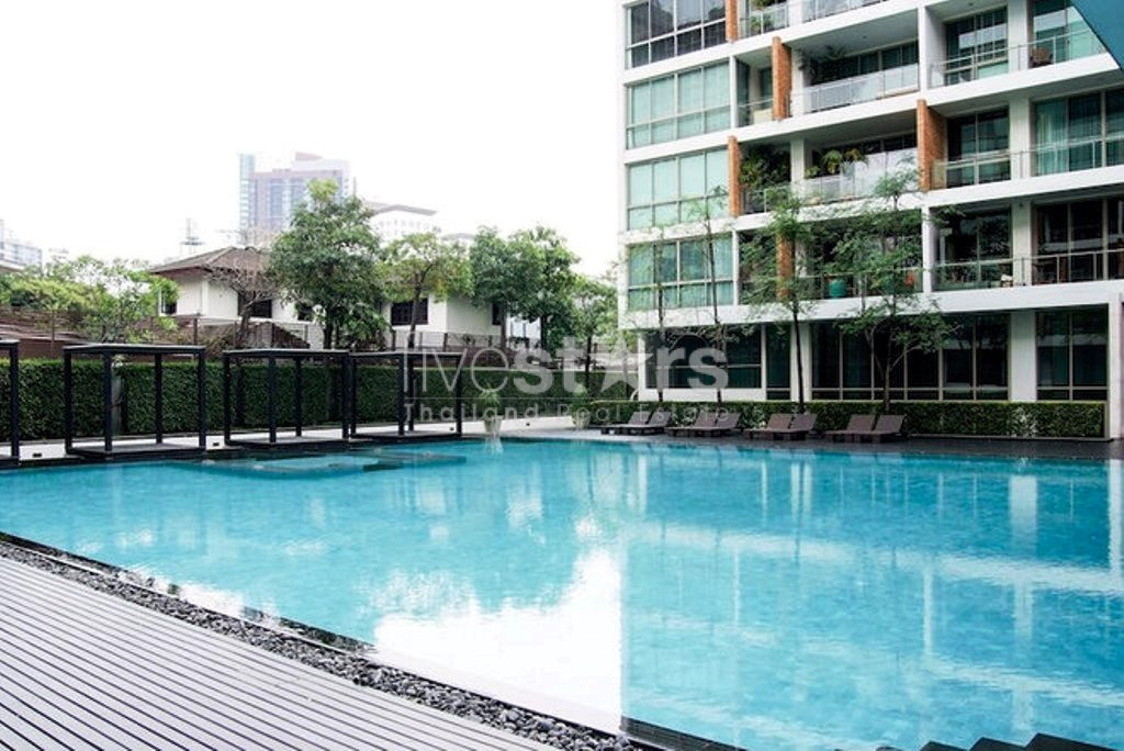 Spacieux condo 1 chambre à louer près de la station Phra Khanong BTS
