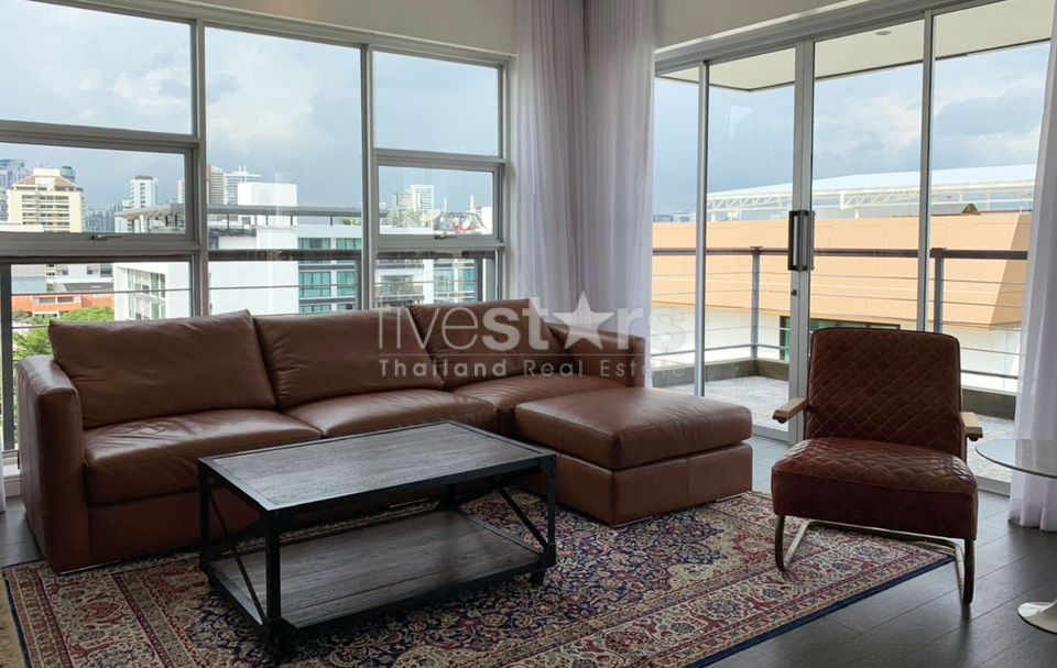 Penthouse 3 bedrooms condo for rent near BTS Ekkamai
