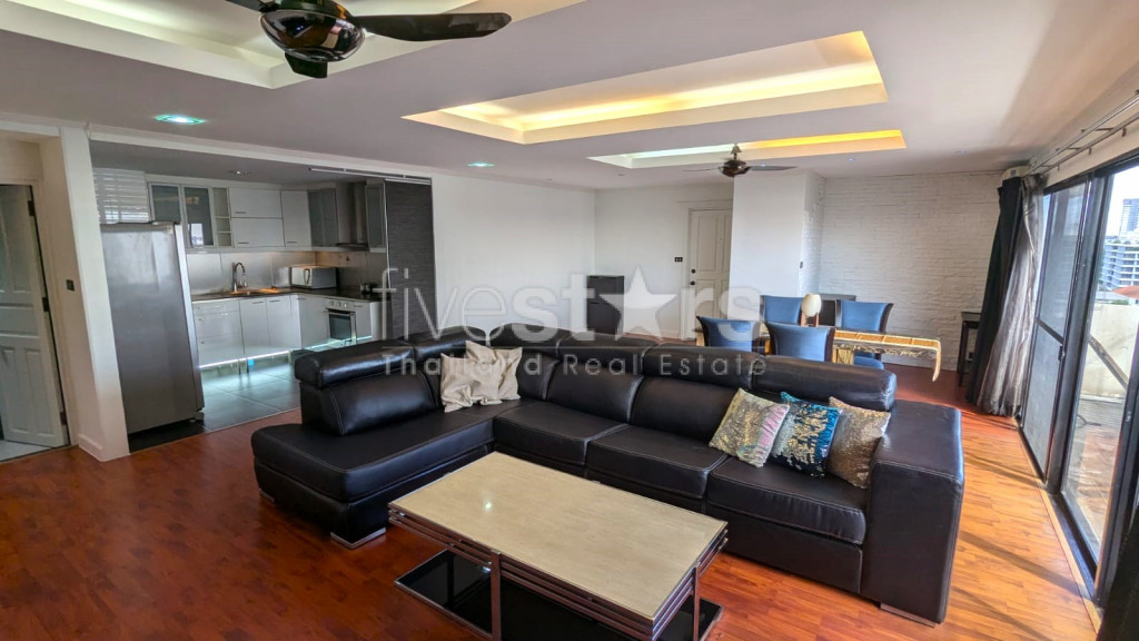 Grand Appartement 2 chambres à louer à Ekkamai Soi 12