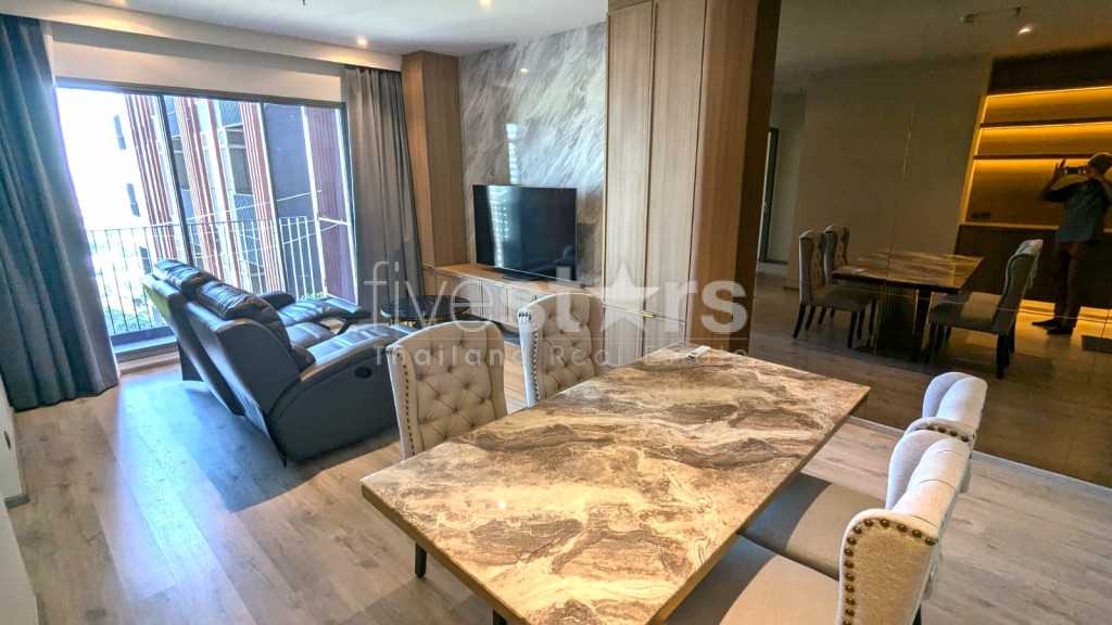Superbe appartement 2 chambres à louer à Ekkamai, proche du Big C