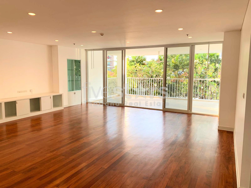 Grand Appartement familial de 4 Chambres à Louer proche du BTS Ekkamai