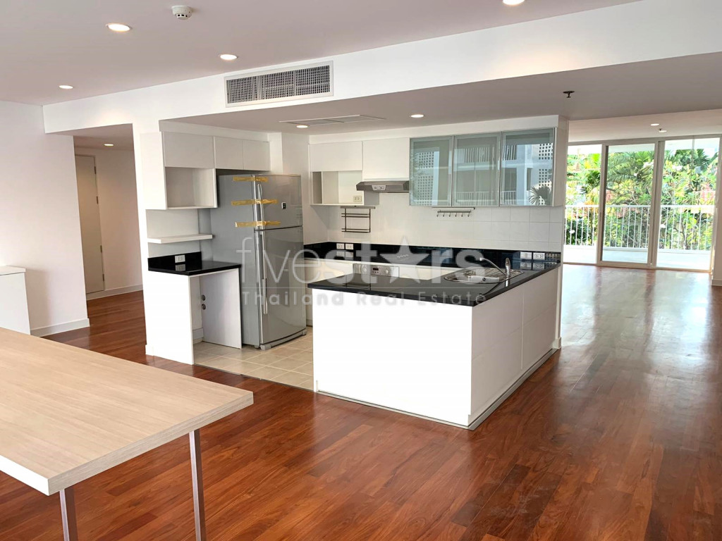 Grand Appartement familial de 4 Chambres à Louer proche du BTS Ekkamai, photo 3