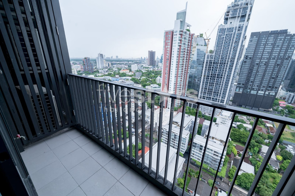 Condo de 3 chambres à vendre près de la station BTS Ekkamai, photo 5