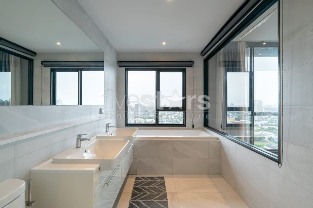 Condo de 3 chambres à vendre près de la station BTS Ekkamai, photo 16