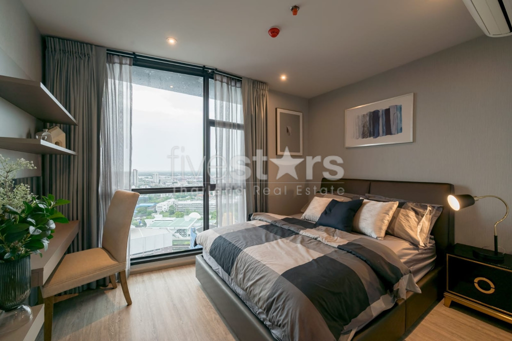 Condo de 3 chambres à vendre près de la station BTS Ekkamai, photo 12