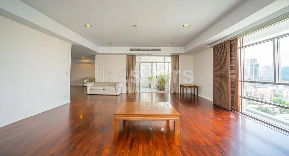 Appartement de 3 chambres à louer à Ekkamai
