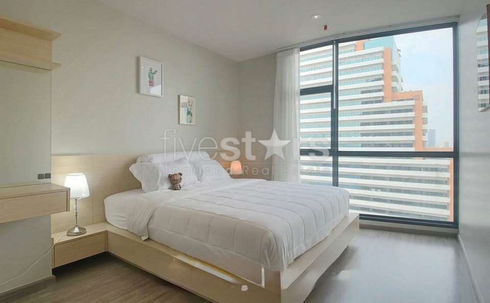 Appartement de 2 chambres à vendre à 300m du BTS Ekkamai, corner unit, photo 8
