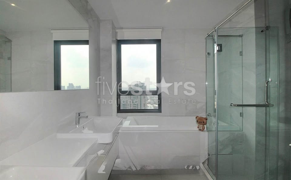 Appartement de 2 chambres à vendre à 300m du BTS Ekkamai, corner unit, photo 12