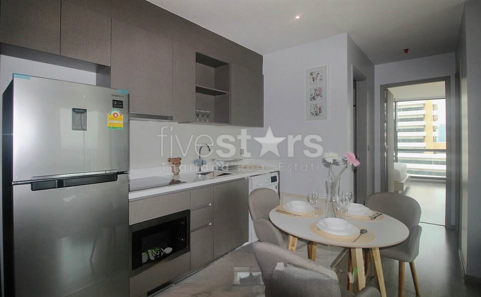 Appartement de 2 chambres à vendre à 300m du BTS Ekkamai, corner unit, photo 4