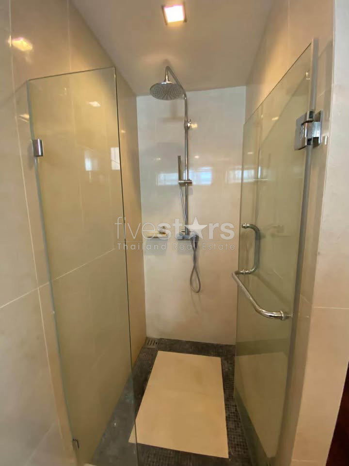 Appartement de 2 chambres à louer à Ekkamai, petite résidence de standing, photo 11