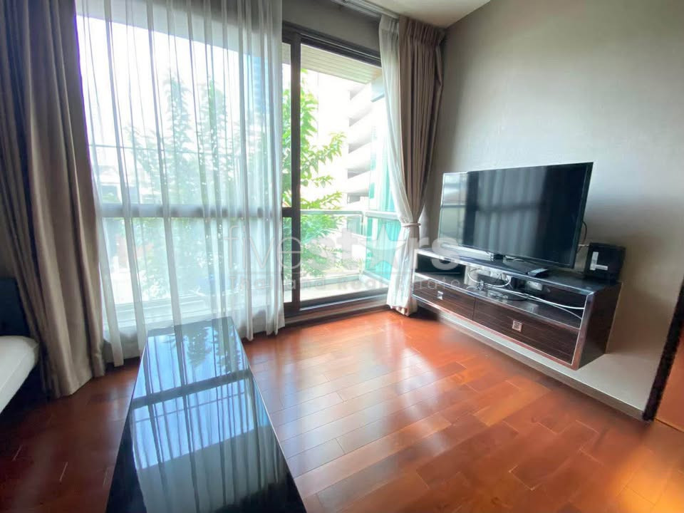 Appartement de 2 chambres à louer à Ekkamai, petite résidence de standing
