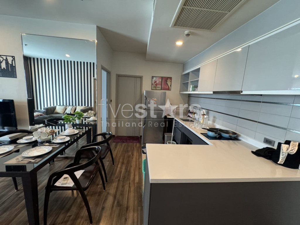 Appartement de 2 chambres à vendre près du BTS Phra Khanong, photo 2