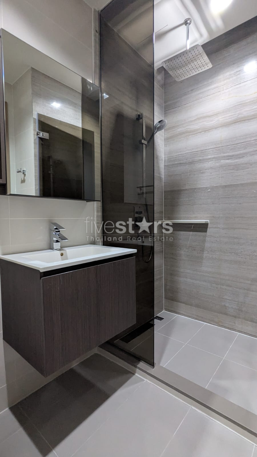 Appartement de 2 chambres avec belle vue dégagée à vendre près du BTS Phra Khanong, photo 12