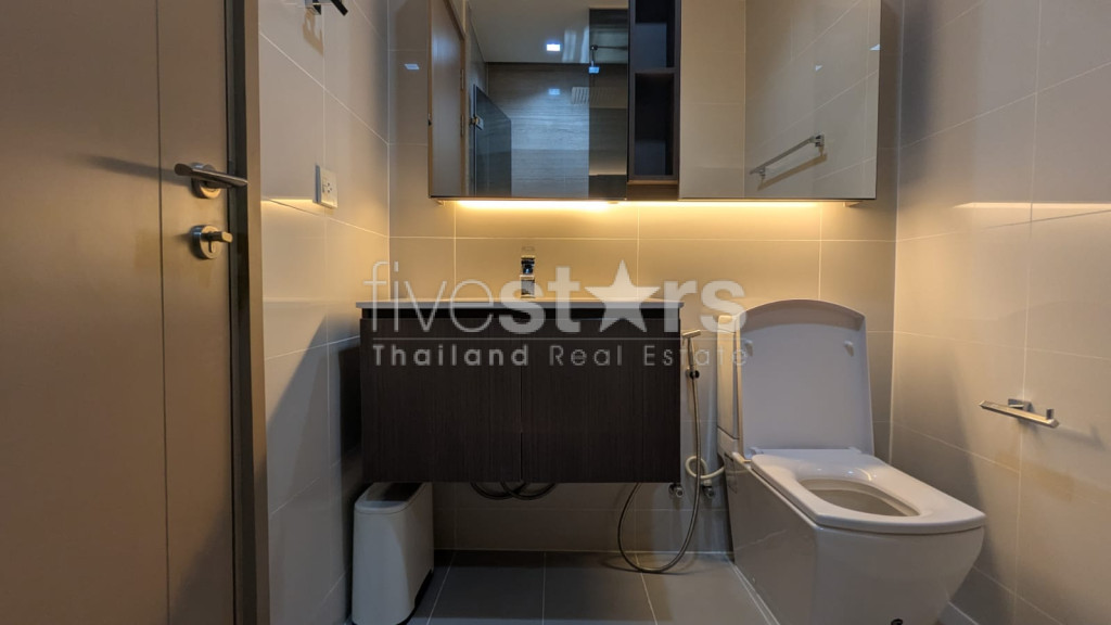 Appartement de 2 chambres avec belle vue dégagée à vendre près du BTS Phra Khanong, photo 13