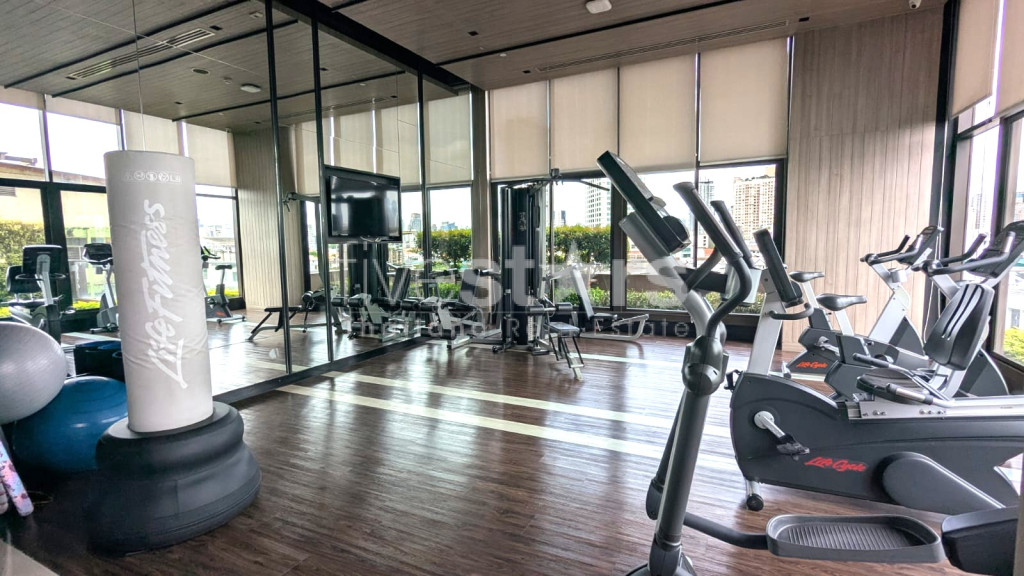 Appartement de 2 chambres avec belle vue dégagée à vendre près du BTS Phra Khanong, photo 16