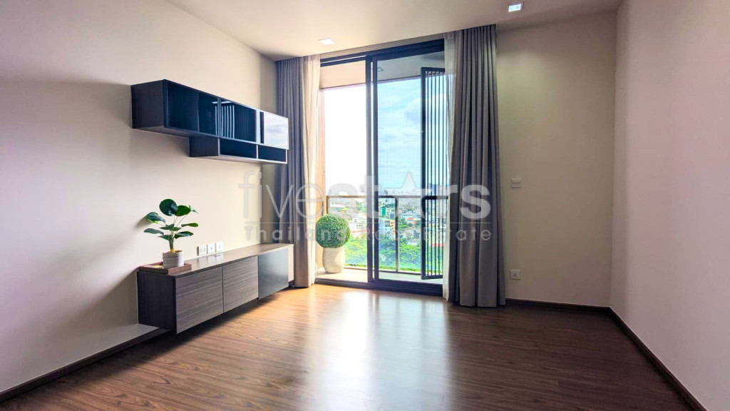 Appartement de 2 chambres avec belle vue dégagée à vendre près du BTS Phra Khanong, photo 4