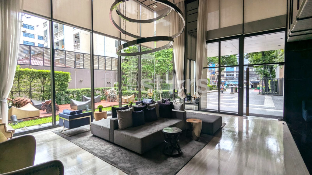 Appartement de 2 chambres avec belle vue dégagée à vendre près du BTS Phra Khanong, photo 15