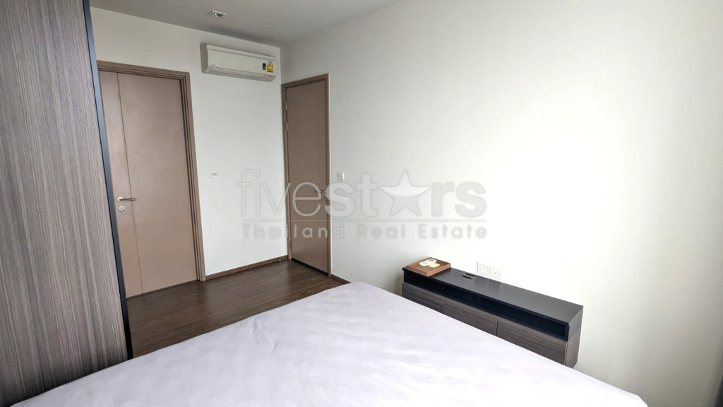 Appartement de 2 chambres avec belle vue dégagée à vendre près du BTS Phra Khanong, photo 8