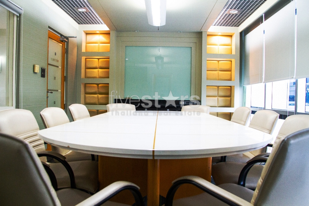 Bureaux spacieux non meublés à louer a Ekamai, photo 6