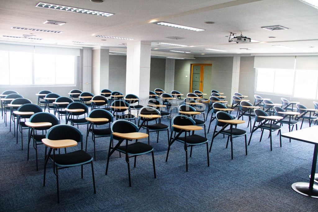 Bureaux spacieux non meublés à louer a Ekamai, photo 14