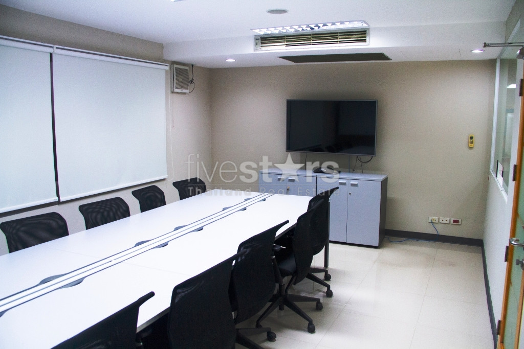 Bureaux spacieux non meublés à louer a Ekamai, photo 10