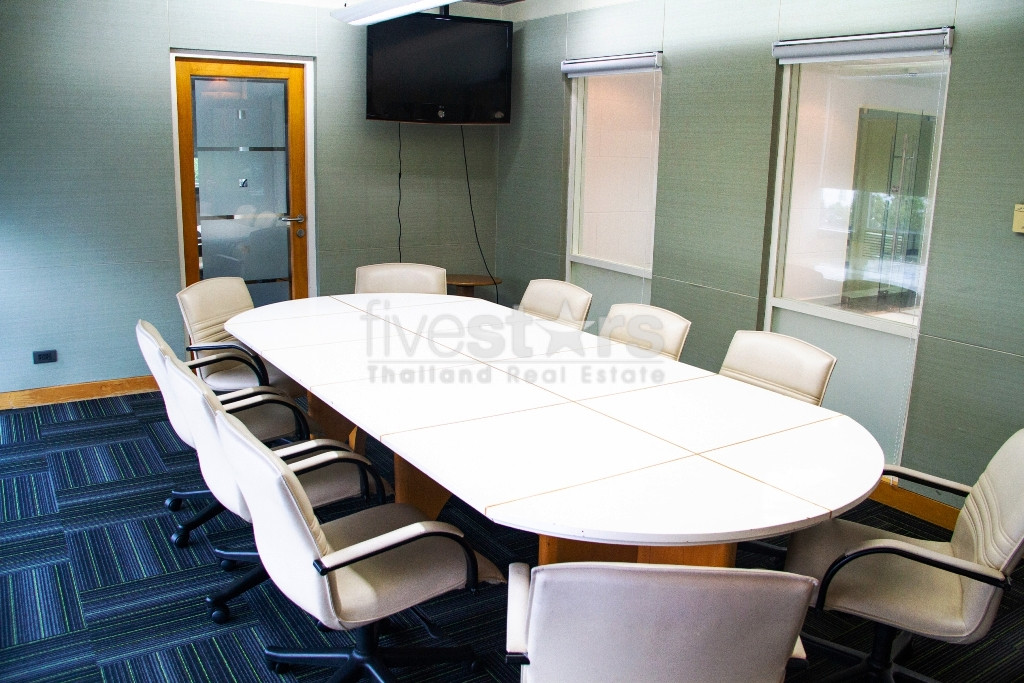 Bureaux spacieux non meublés à louer a Ekamai, photo 7