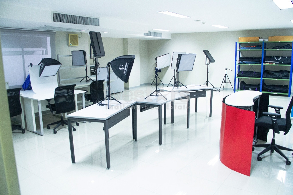 Bureaux spacieux non meublés à louer a Ekamai, photo 12