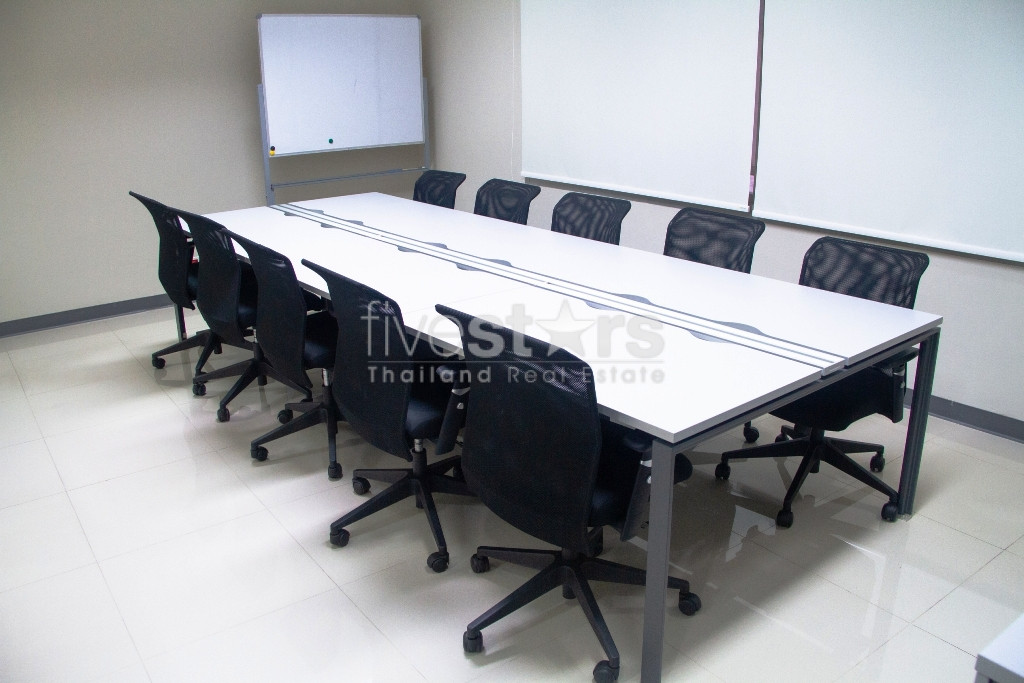 Bureaux spacieux non meublés à louer a Ekamai, photo 9