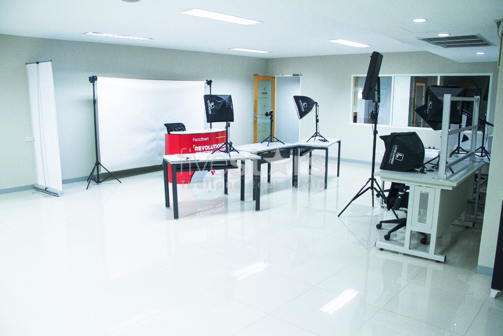 Bureaux spacieux non meublés à louer a Ekamai, photo 11