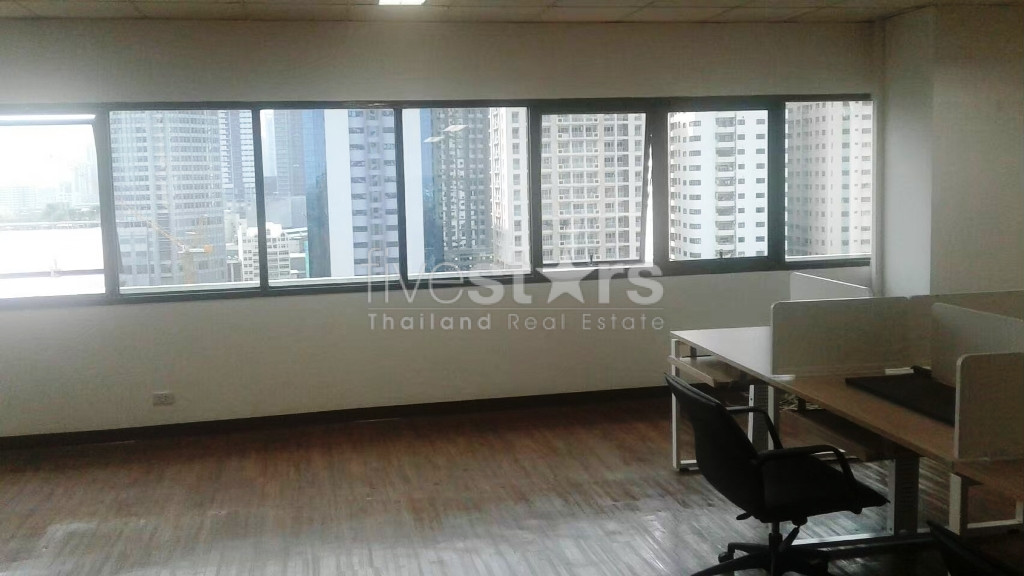 Espace de bureaux à louer à Ekamai, photo 2