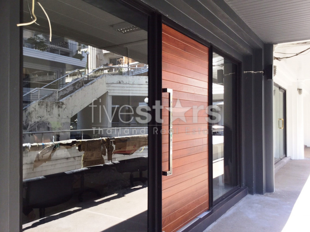 5-storey home office for rent on Ekamai