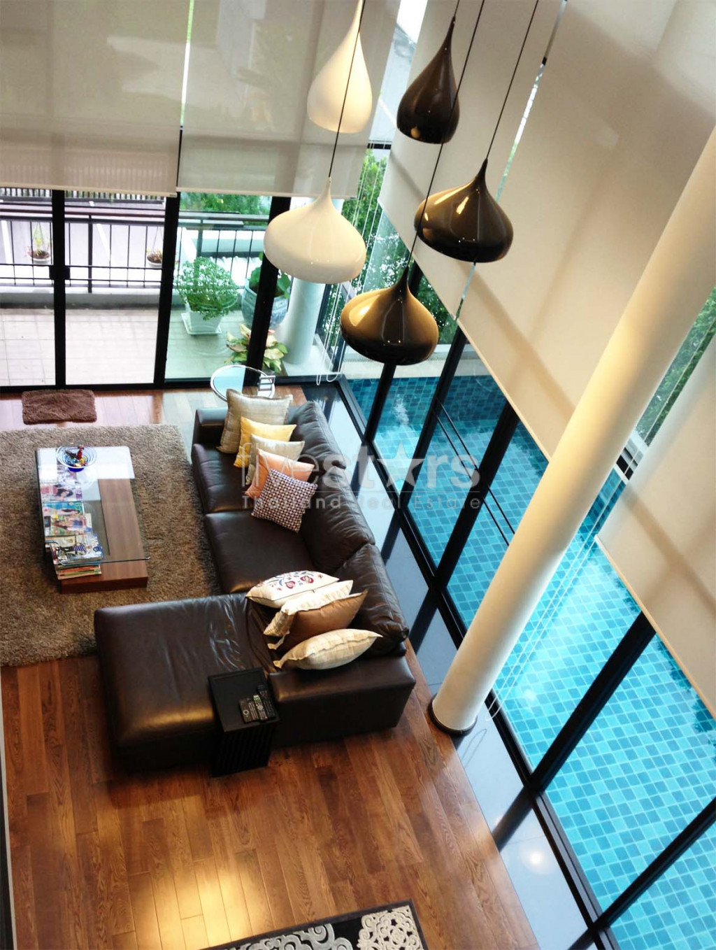 4 bedroom house with private pool for rent on Ekamai