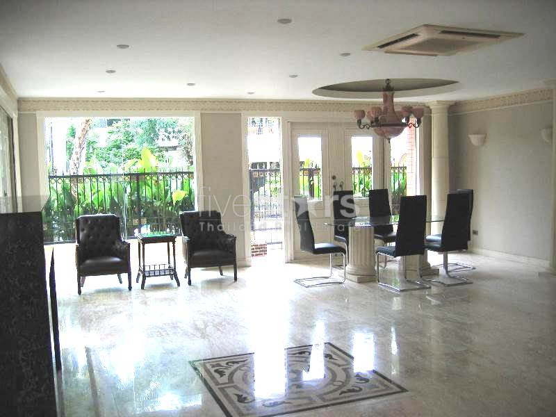 3 bedrooms European style house with private pool for rent close to BTS Ekamai, photo 3