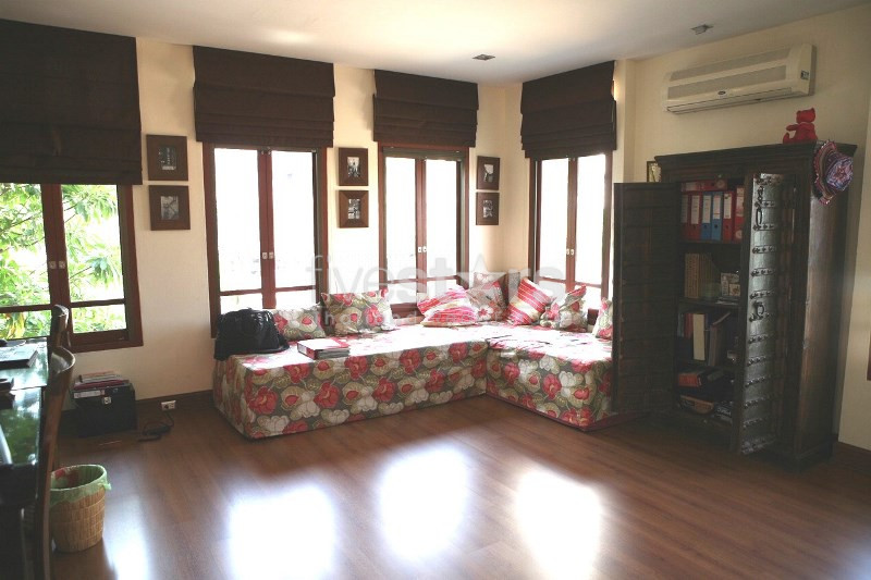 Unfurnished single house for rent with pool in Ekamai, photo 6