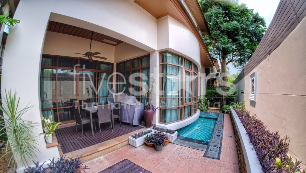 House in compound 4 bedrooms for rent near BTS Ekamai, photo 2