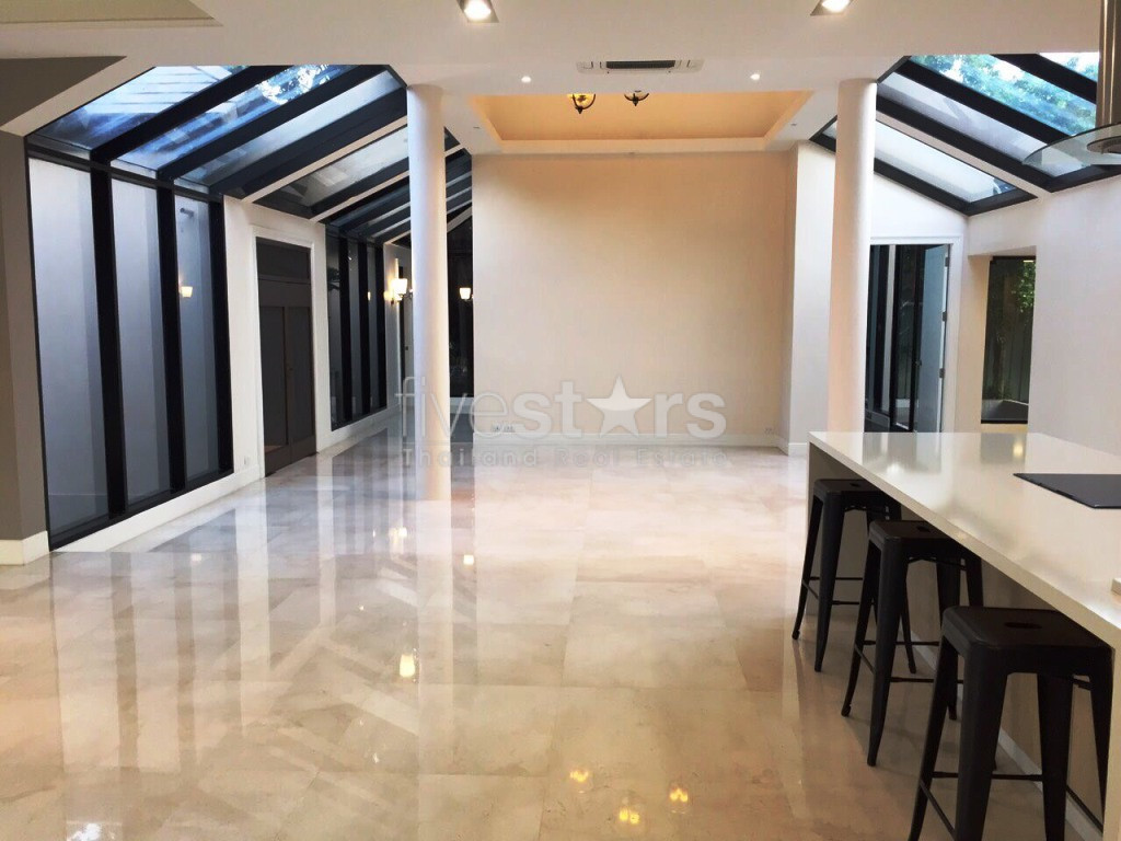 Grande maison de 5 chambres avec piscine à louer à Ekamai, photo 13
