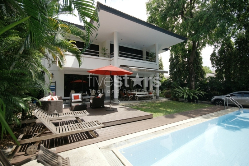House with private pool 4 bedrooms for rent in Ekamai