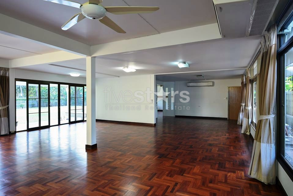 3 bedrooms house with big garden in Phrakhanong area, photo 3